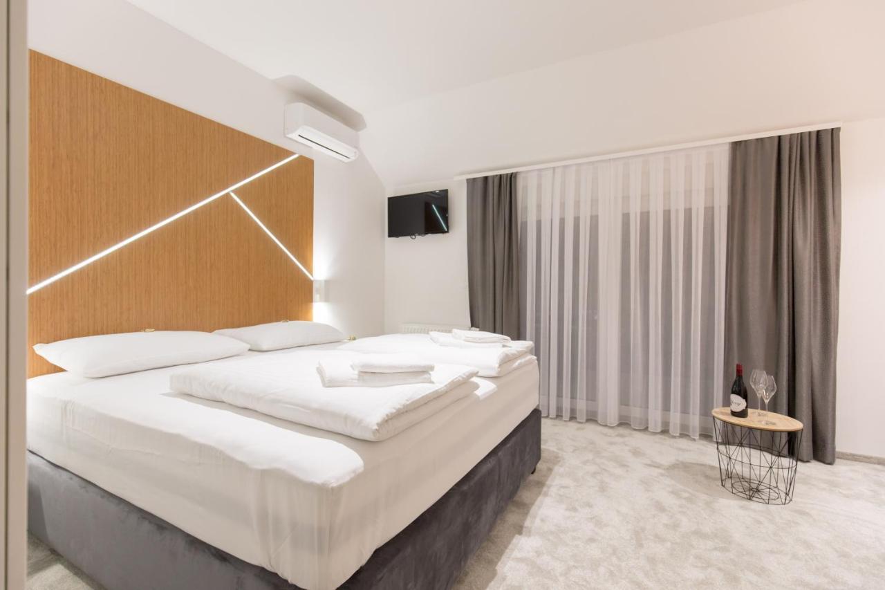 Apartmani I Sobe Pejacevic Osijek Extérieur photo